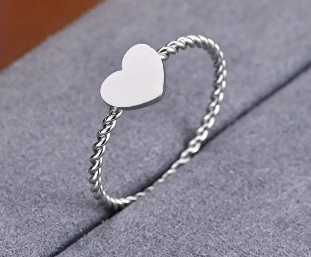 แหวนเกลียวหัวใจ Twist Heart